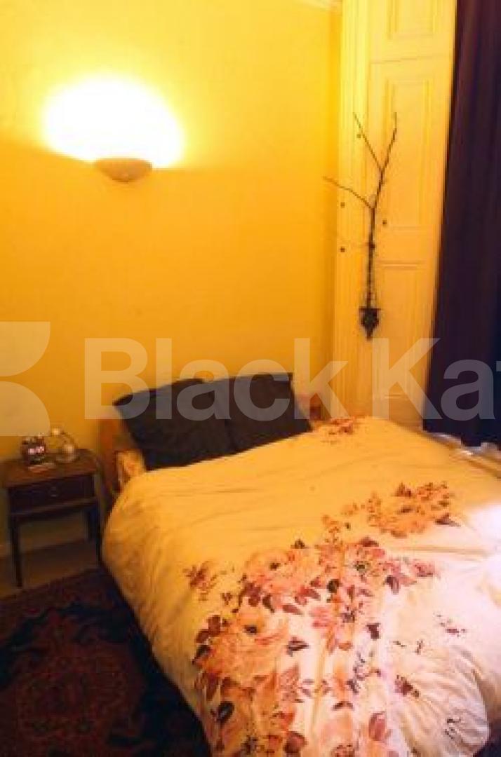 			3 Bedroom, 1 bath, 1 reception Ground Floor Flat			 Linden Gardens, NOTTING HILL W2